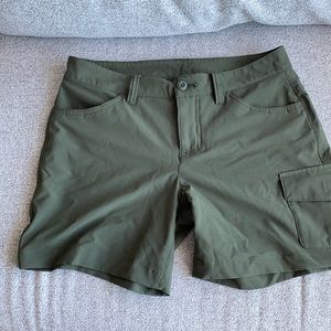 EUC olive green Eddie Bauer adventure shorts